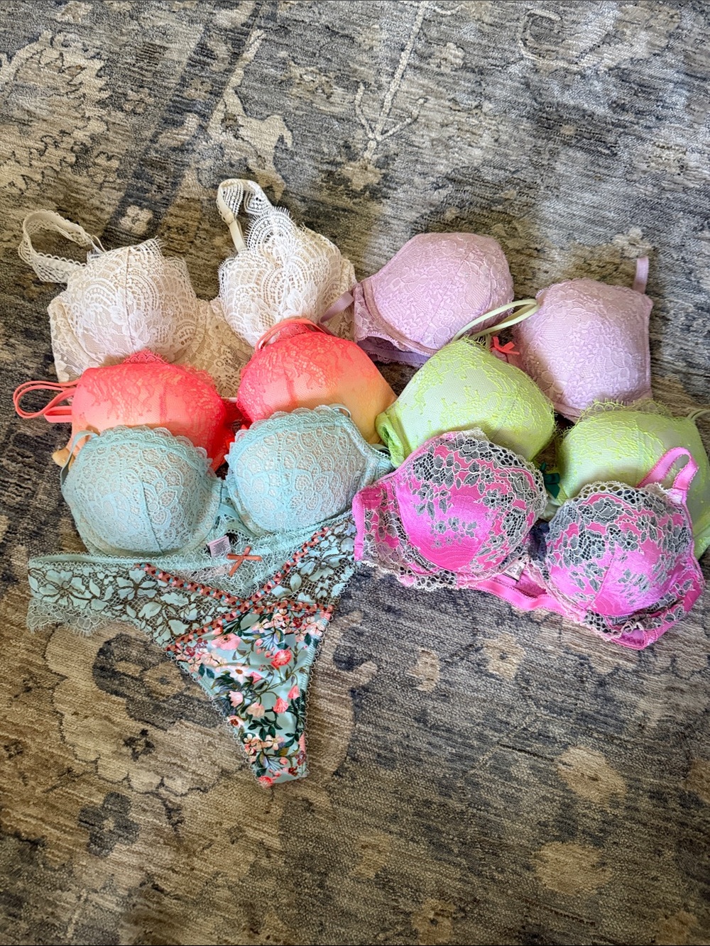 Victoria secret preowned bras set of 6 34c, 1 panty medium